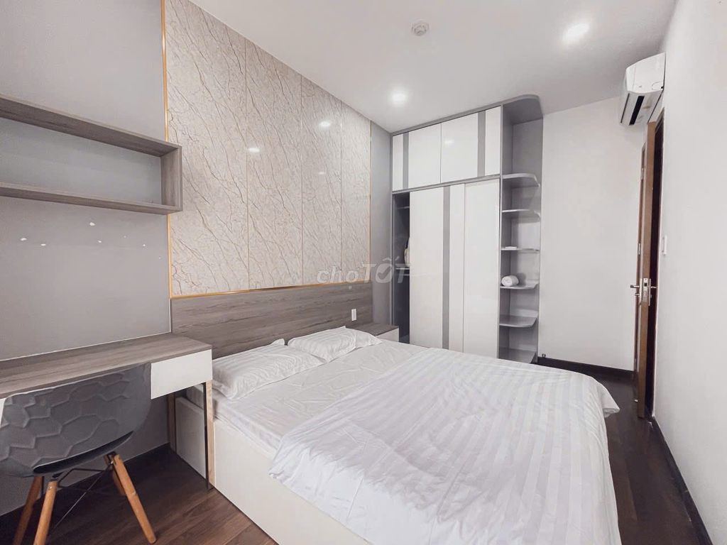 Rent three bedrooms in Sunrise CityView District 7