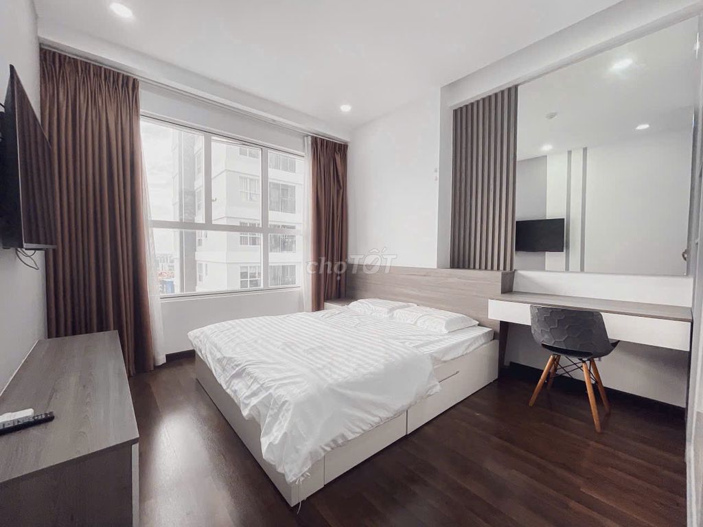 Rent three bedrooms in Sunrise CityView District 7