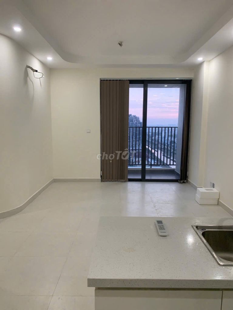 Rent Aurora's apartment three bedrooms per 80 meters. Only 11 million new houses, nice view, right here.