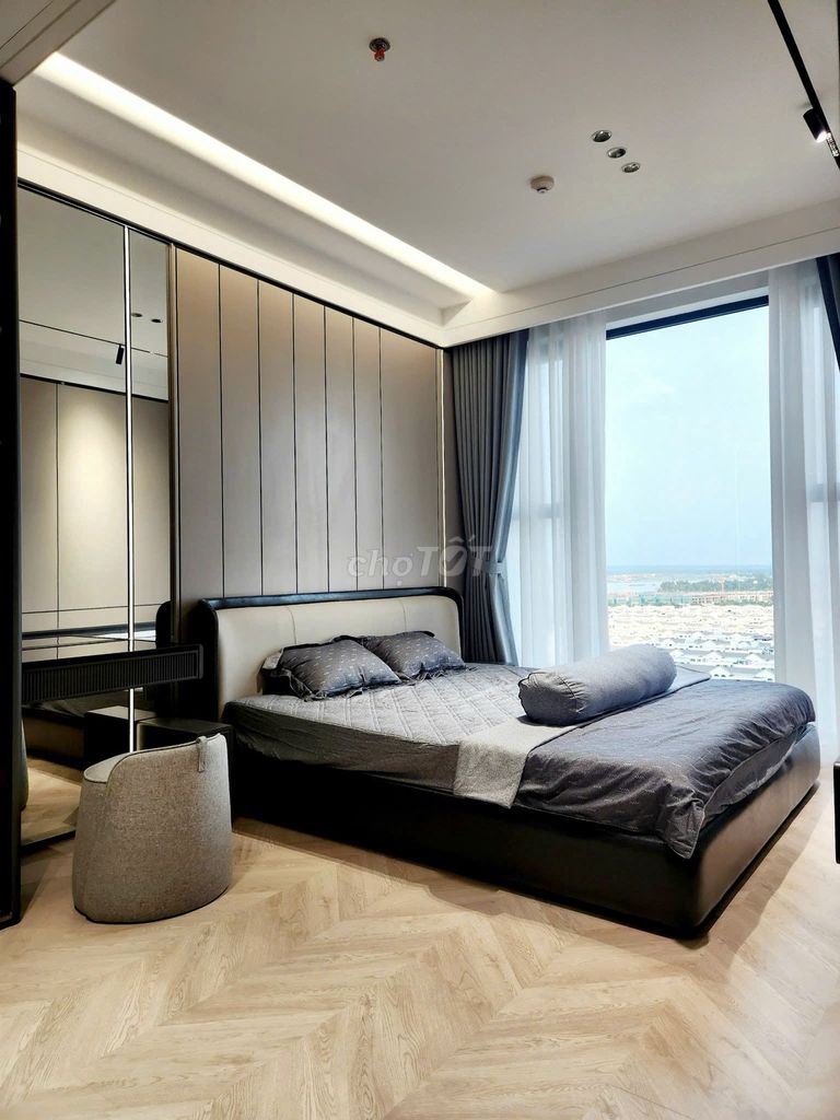 Rent C16.16 – View of the villa park full interior luxry