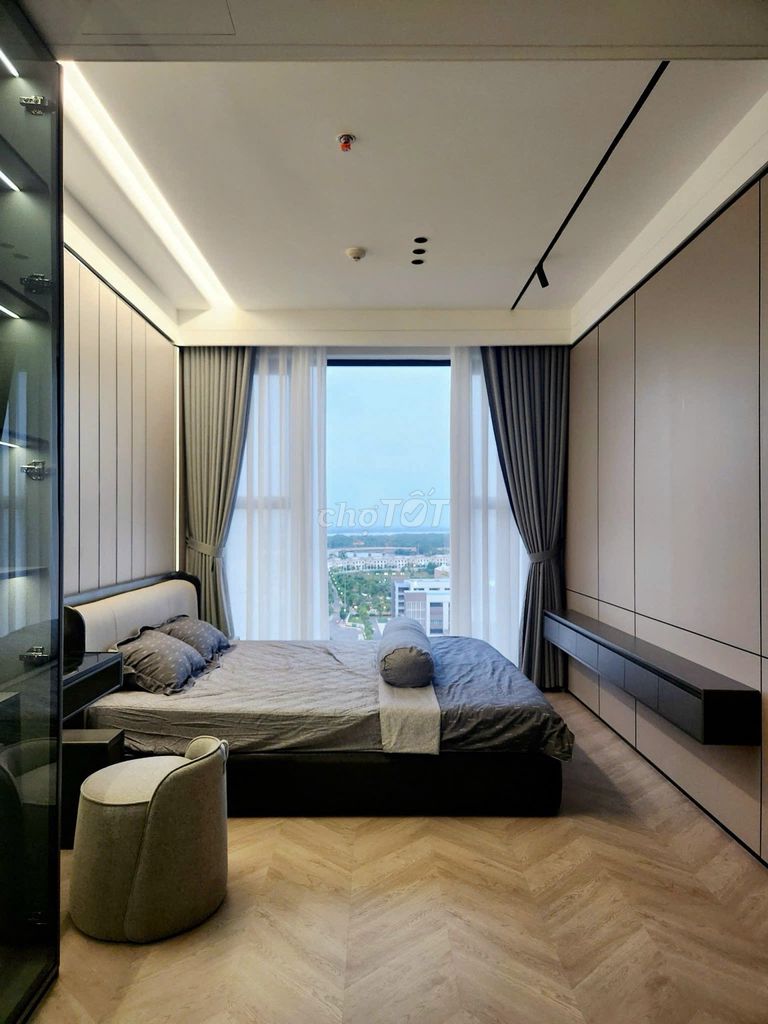 Rent C16.16 – View of the villa park full interior luxry
