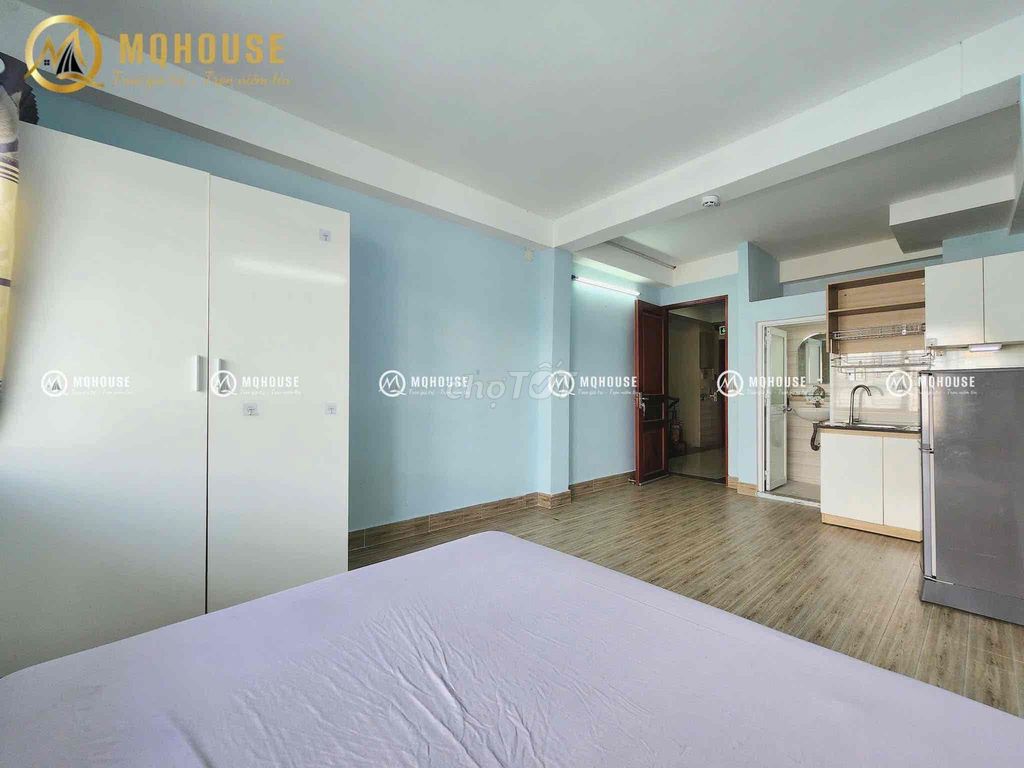 The open window studio - full interior - next to the shower