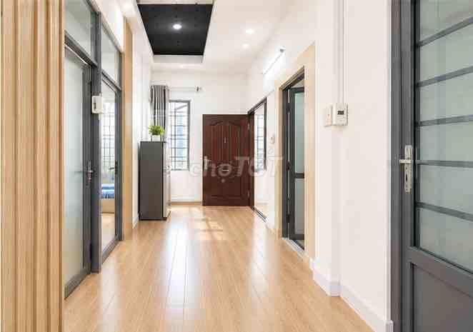 Rent the entire second floor of the bedroom. A separate living room.