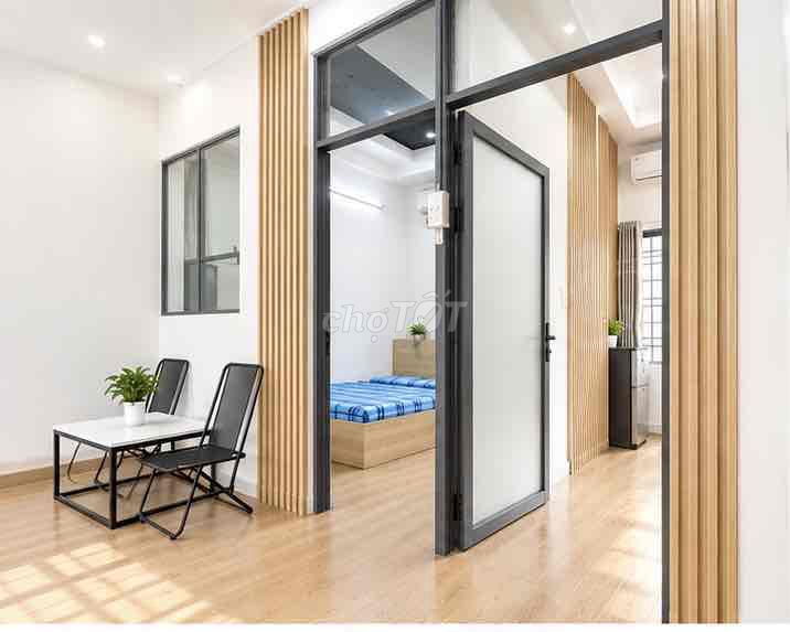 Rent the entire second floor of the bedroom. A separate living room.
