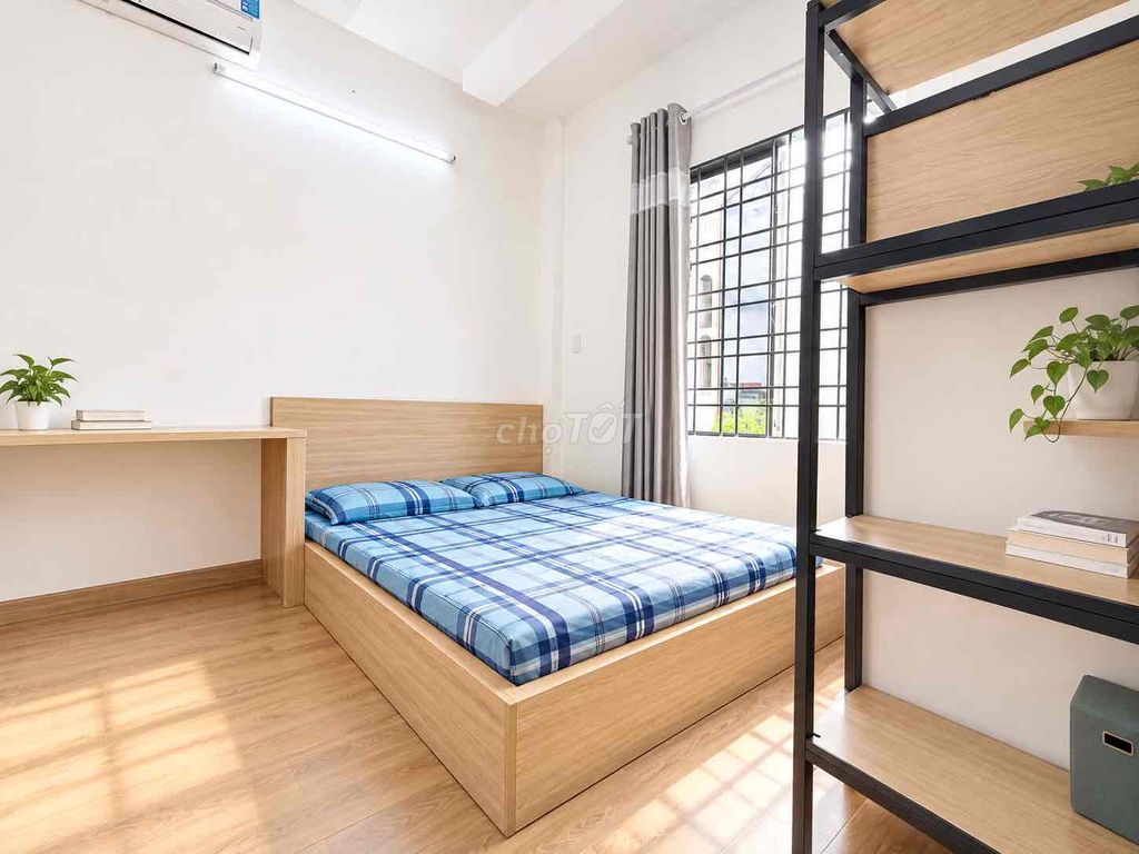 Rent the entire second floor of the bedroom. A separate living room.