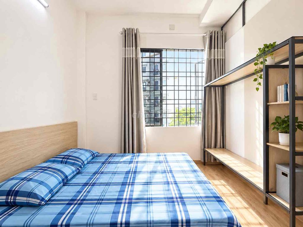 Rent the entire second floor of the bedroom. A separate living room.