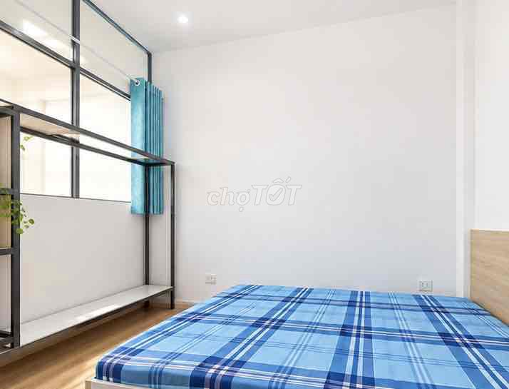 Rent the entire second floor of the bedroom. A separate living room.
