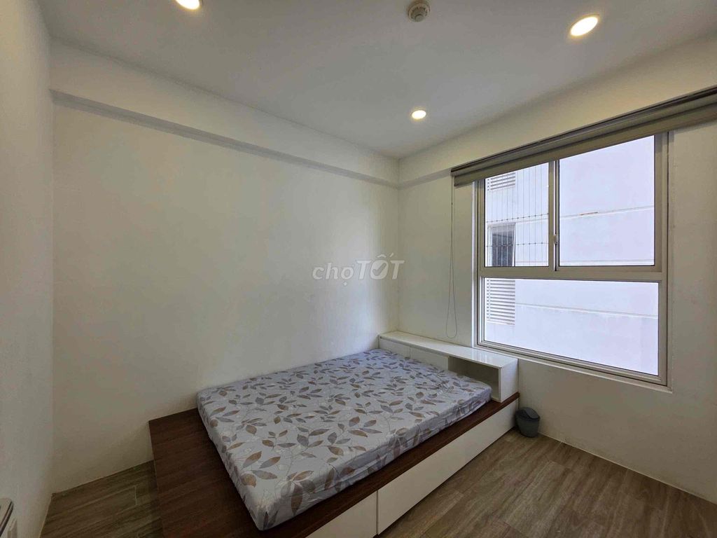 Rent the Orchard Parkview apartment. Two bedrooms. 85 meters by the park.