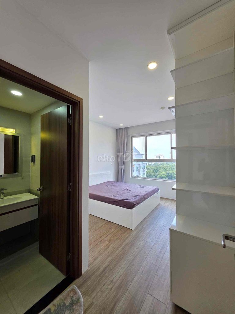 Rent the Orchard Parkview apartment. Two bedrooms. 85 meters by the park.