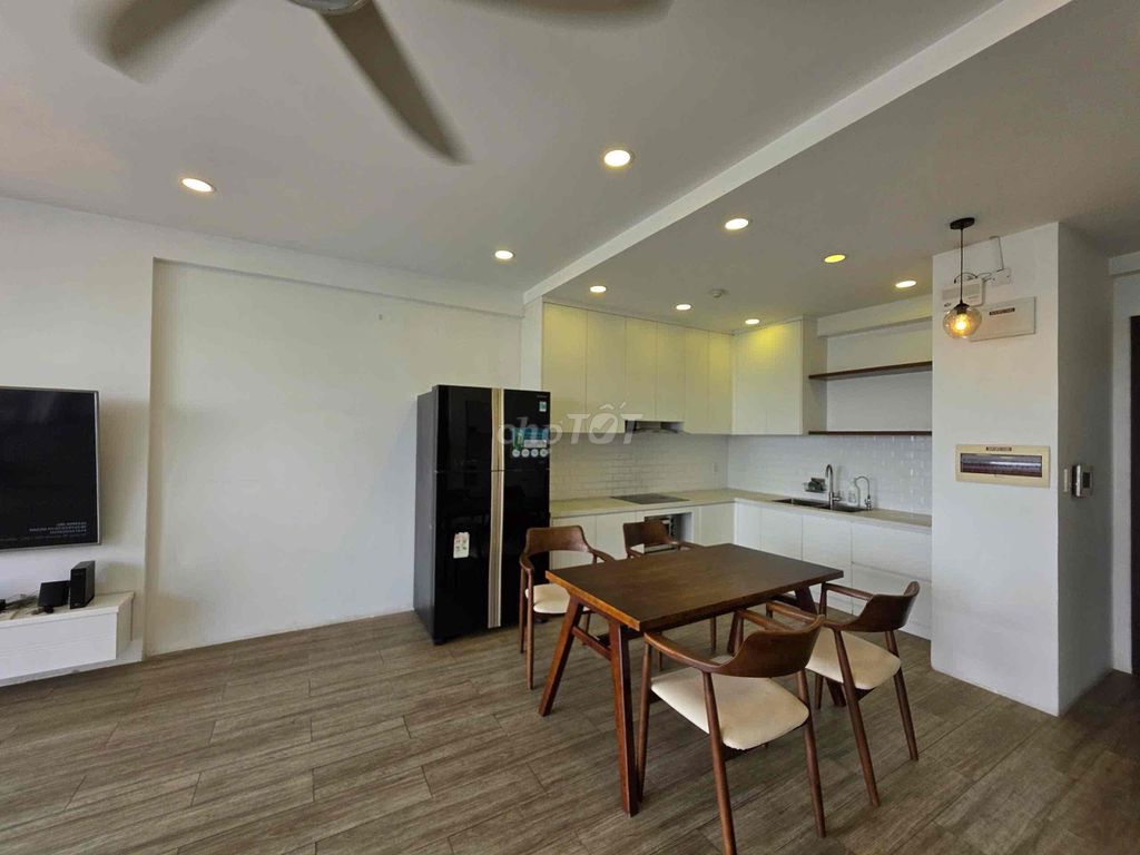 Rent the Orchard Parkview apartment. Two bedrooms. 85 meters by the park.