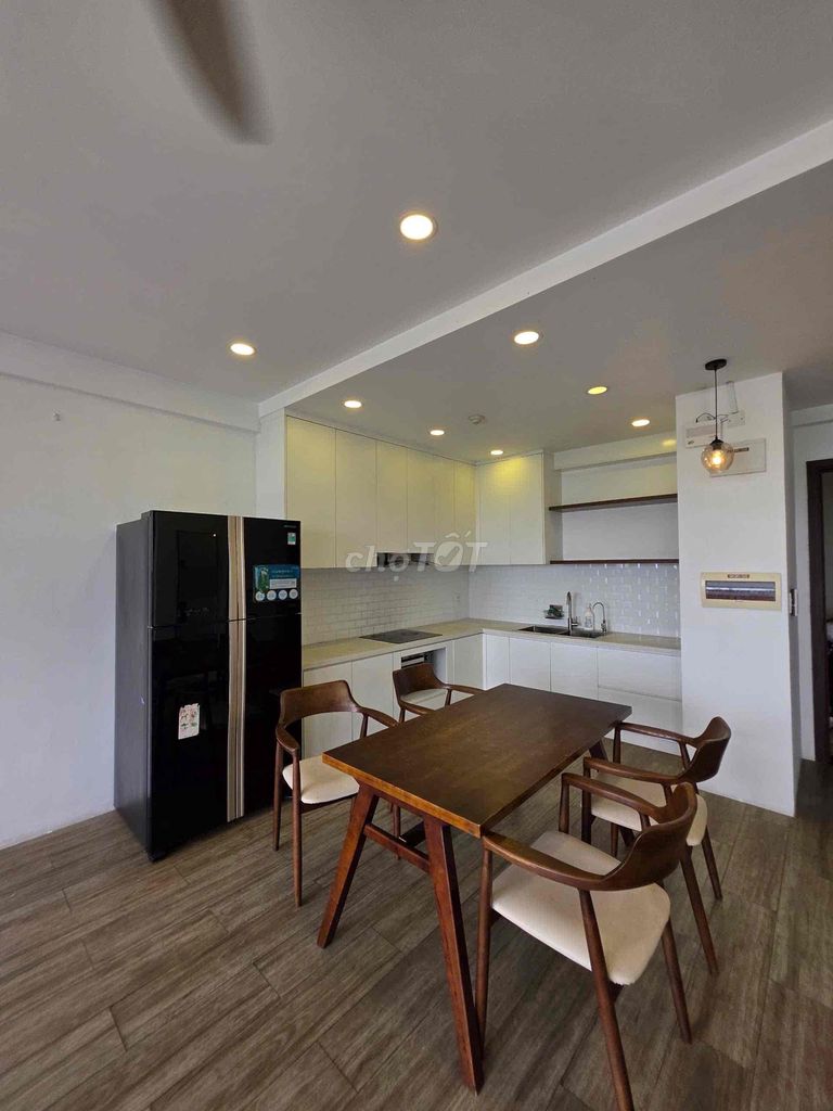 Rent the Orchard Parkview apartment. Two bedrooms. 85 meters by the park.