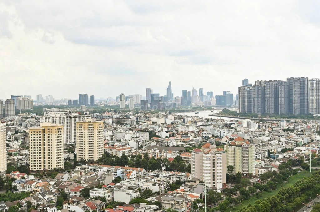 Rent two Masteir Thảo Điền Full tall furniture.
