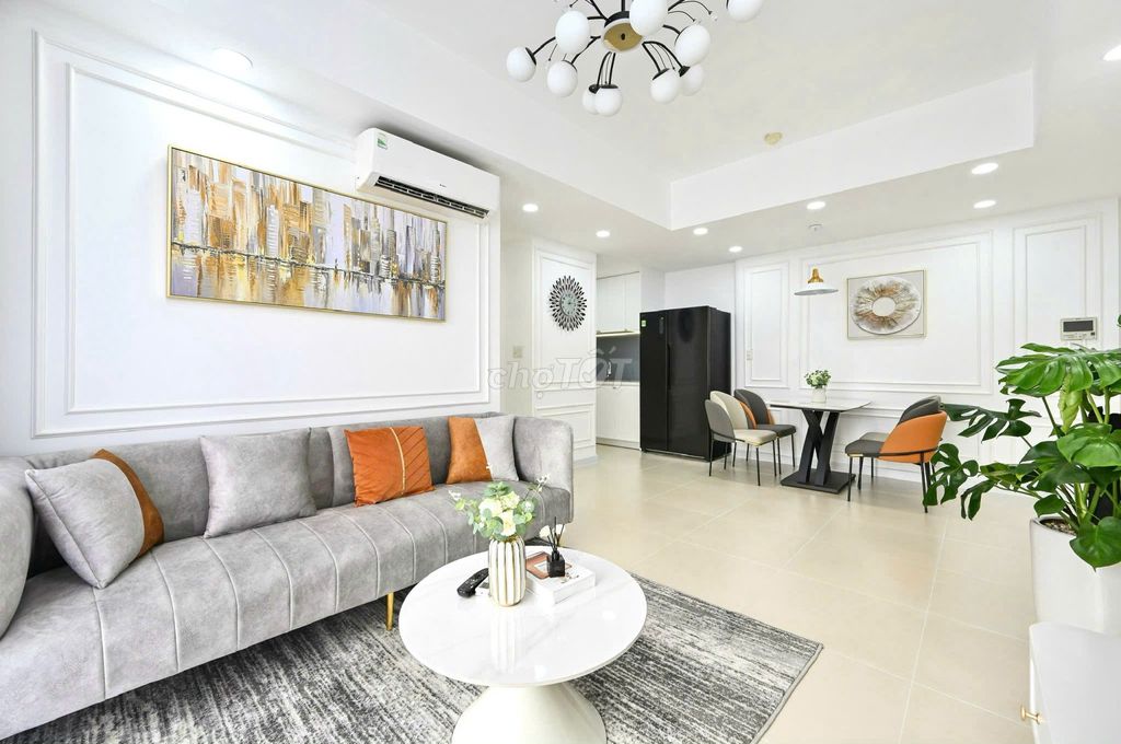 Rent two Masteir Thảo Điền Full tall furniture.