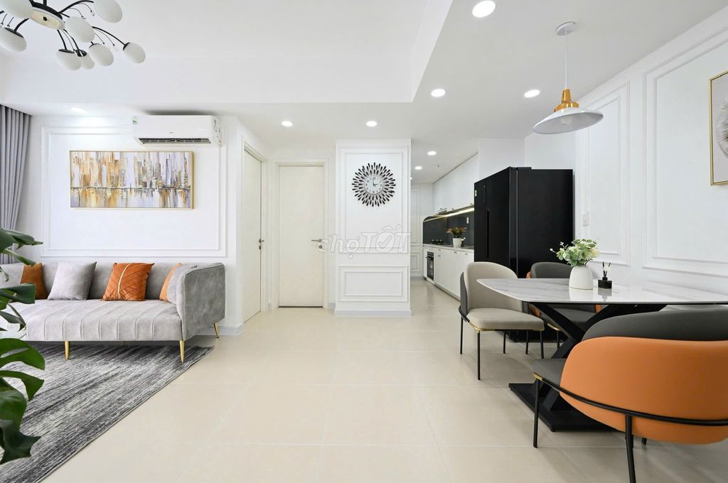 Rent two Masteir Thảo Điền Full tall furniture.