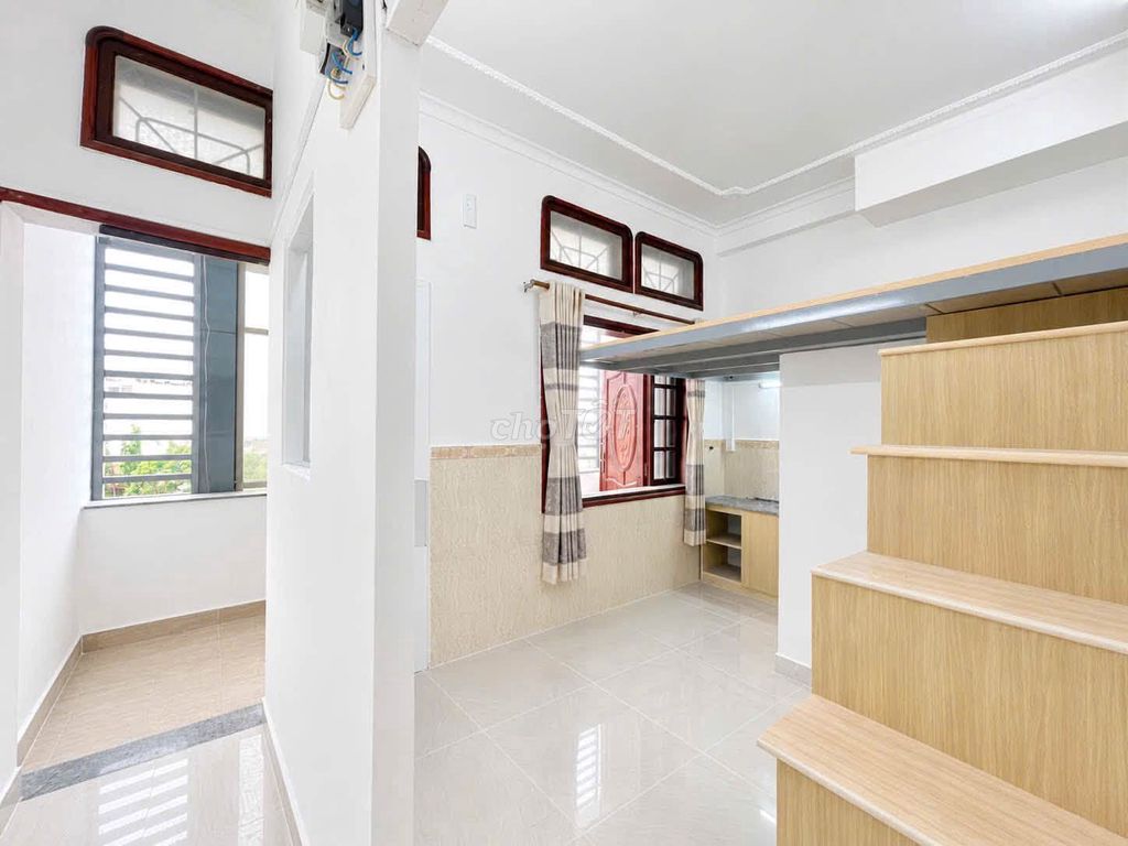 Opening a new house in front of the public - a dangerous situation