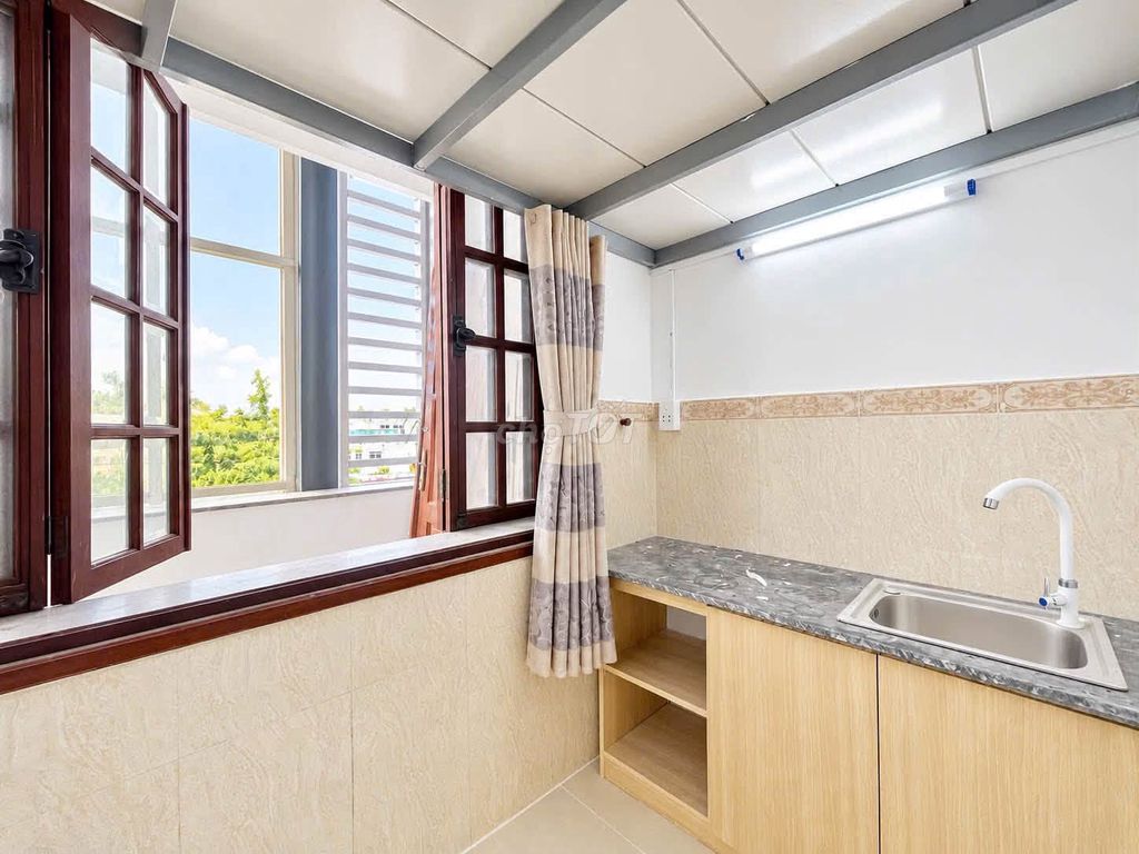 Opening a new house in front of the public - a dangerous situation