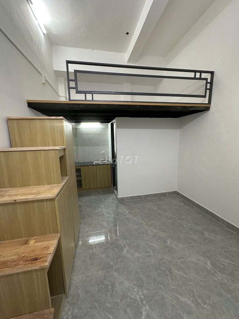 Opening a new house in front of the public - a dangerous situation