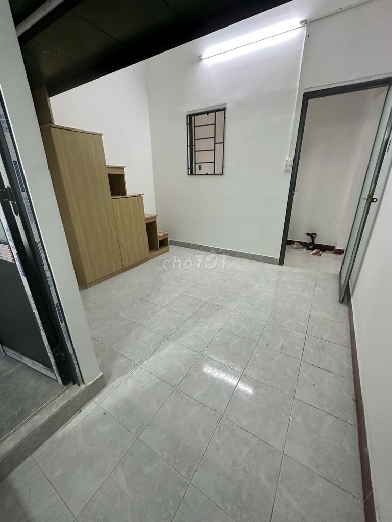 Opening a new house in front of the public - a dangerous situation
