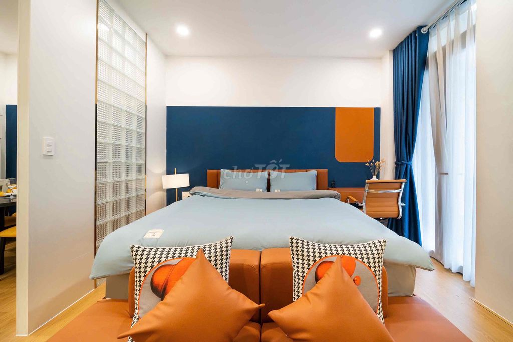 New plan. A balcony bedroom. A elevator kitchen in the center of the 10th.