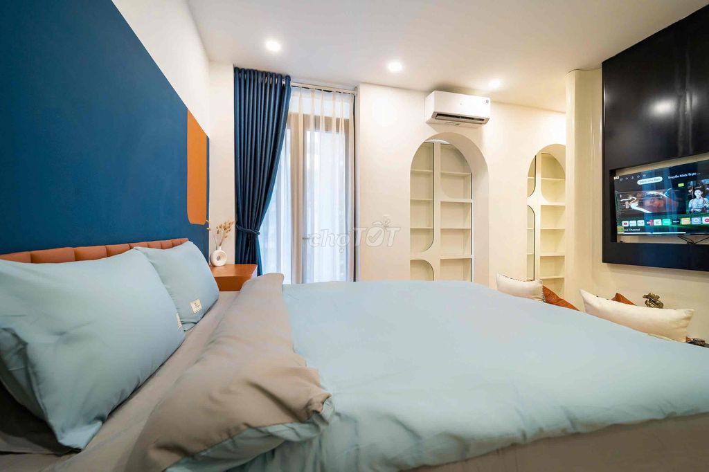 New plan. A balcony bedroom. A elevator kitchen in the center of the 10th.