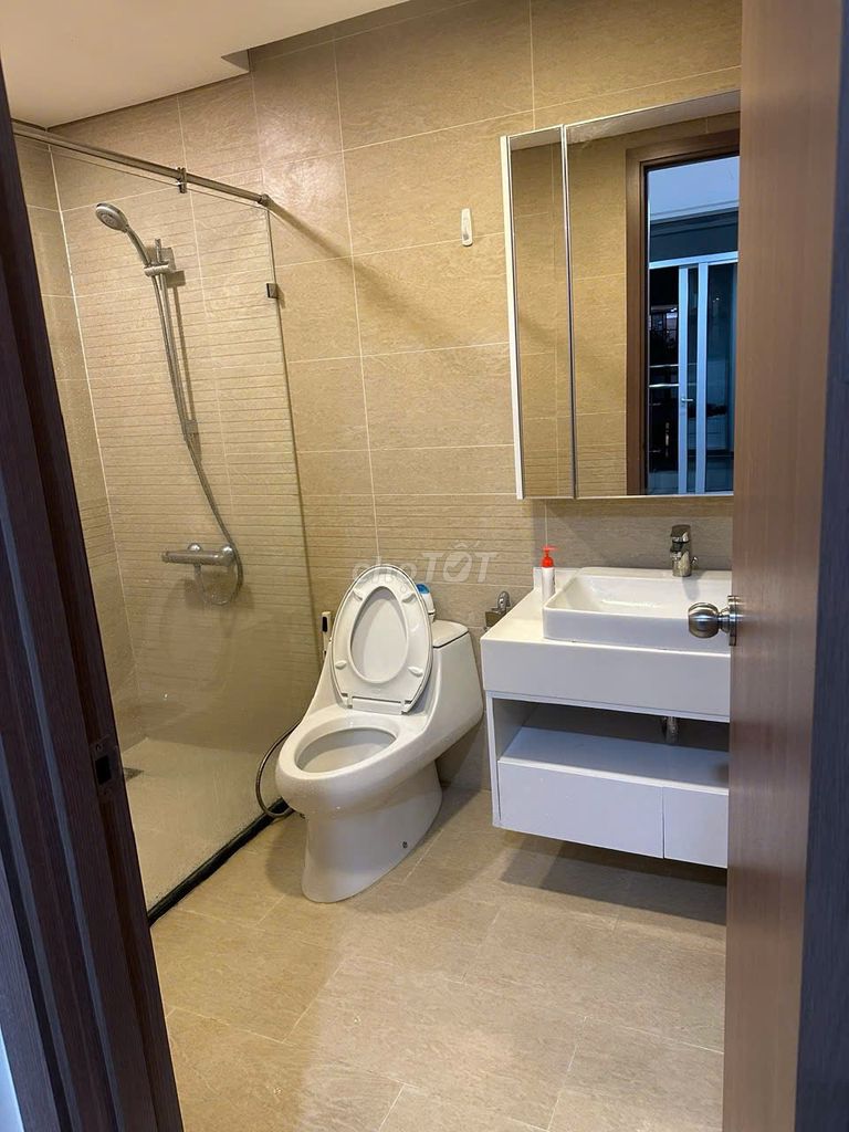 It's the owner of the rented room - 2 bedroom 2 bedroom 2-Homes central parl