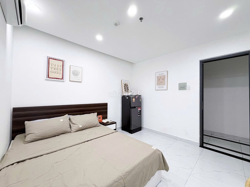 The balcony studio, the private washing machine at the University of Pinkies, the hutech Bình Thạnh