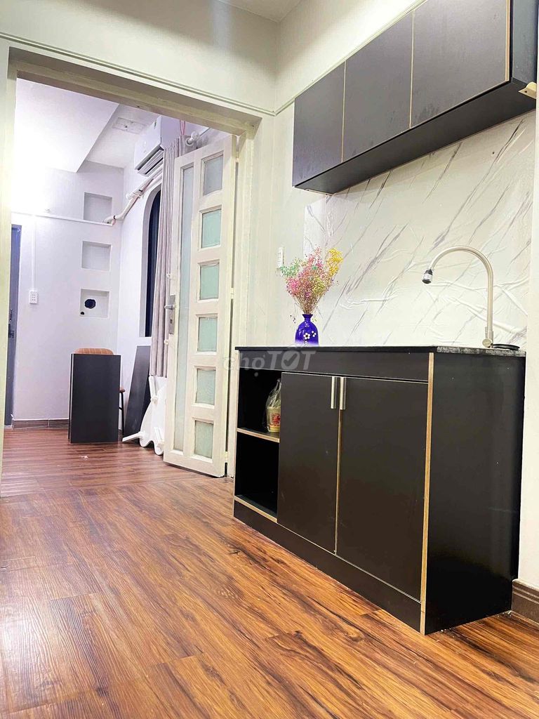 Two bedrooms. A 65-foot bathroom. Two Masters' room.