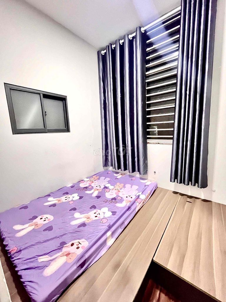 Two bedrooms. A 65-foot bathroom. Two Masters' room.
