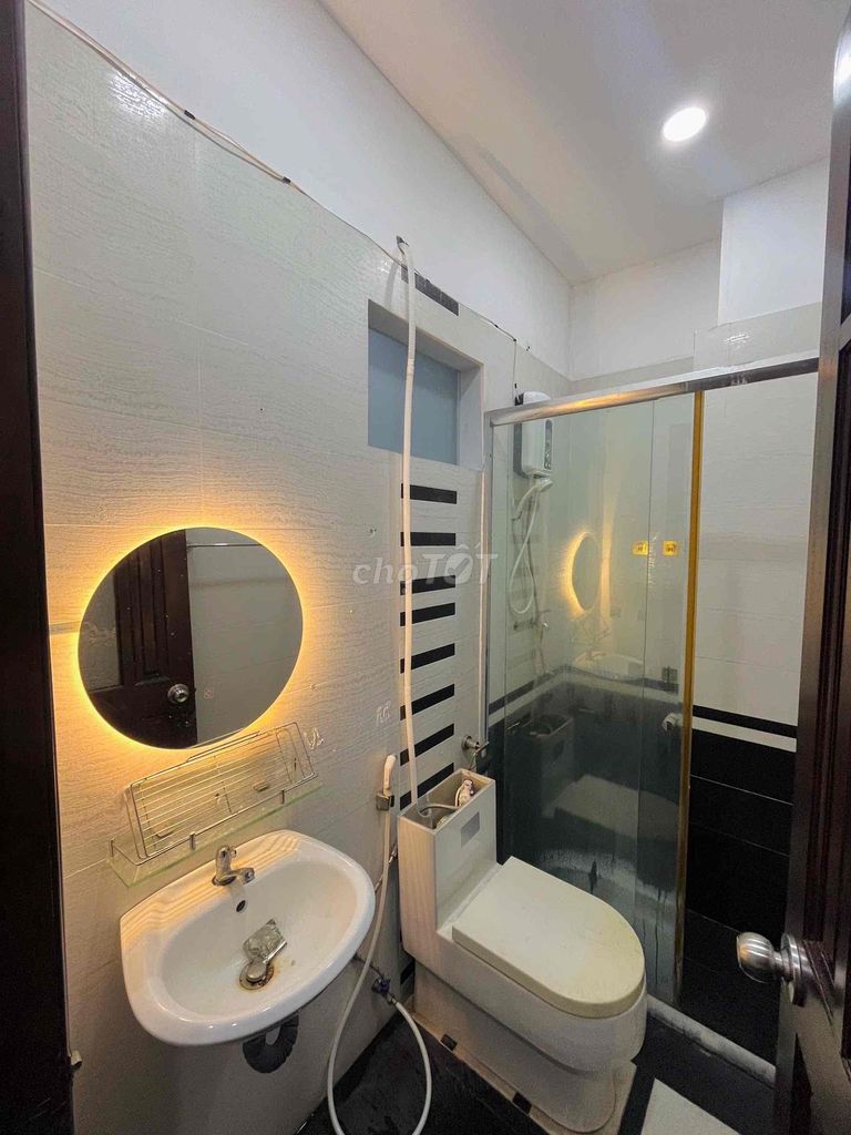 Two bedrooms. A 65-foot bathroom. Two Masters' room.