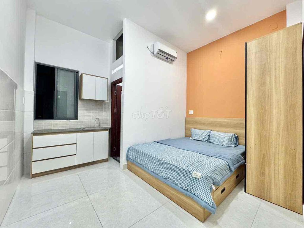 The nice room at Gò Vấp is just empty. A/C, quickly.