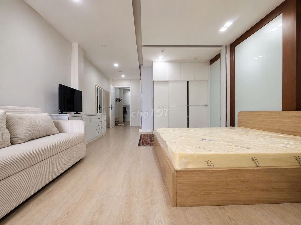 Rent a mini service apartment. One Phan Xích Long, 45 meters,8.5 million a month.