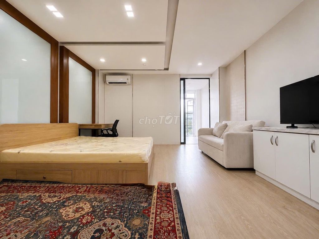 Rent a mini service apartment. One Phan Xích Long, 45 meters,8.5 million a month.