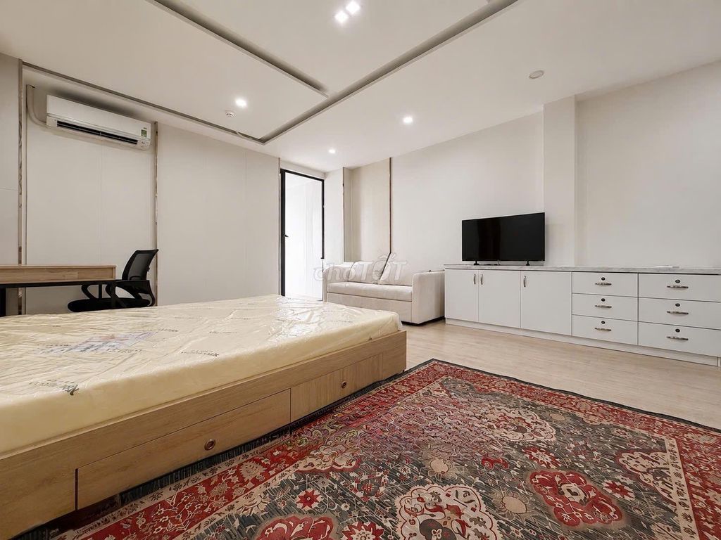 Rent a mini service apartment. One Phan Xích Long, 45 meters,8.5 million a month.