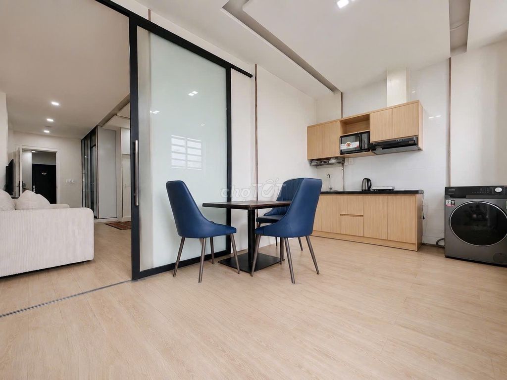 Rent a mini service apartment. One Phan Xích Long, 45 meters,8.5 million a month.
