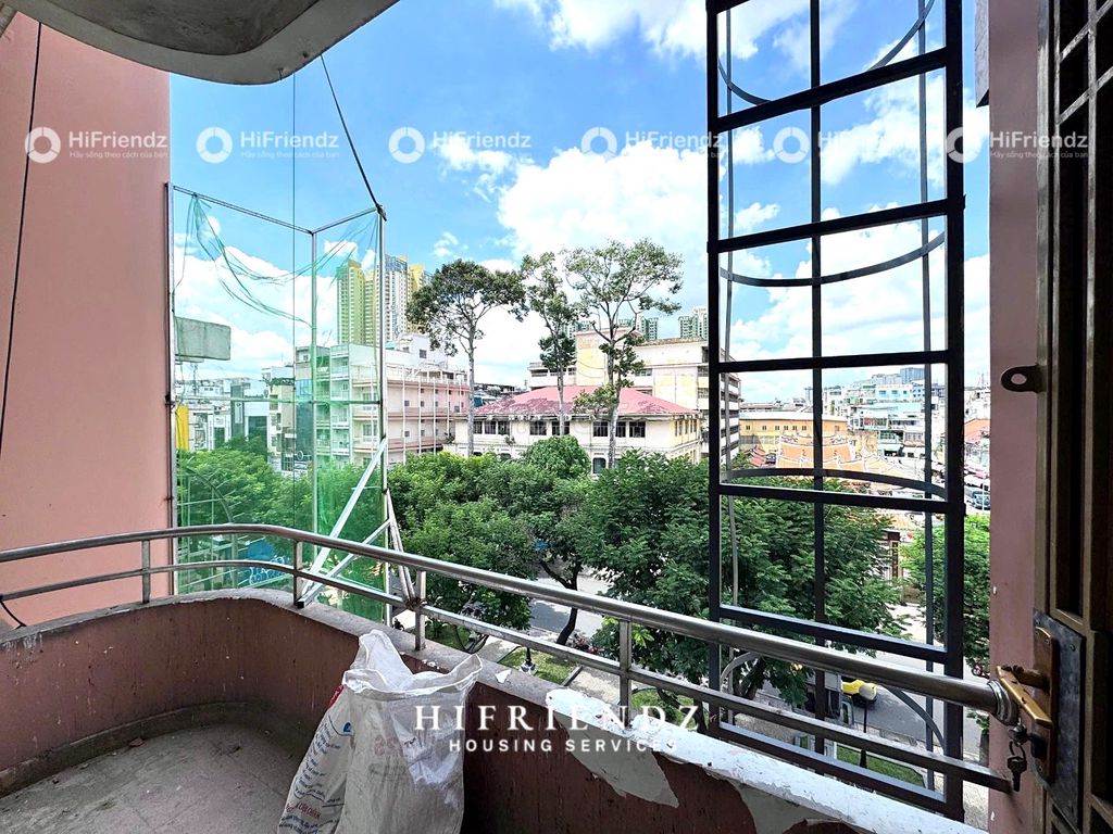 Rent the big market apartment to District 1.