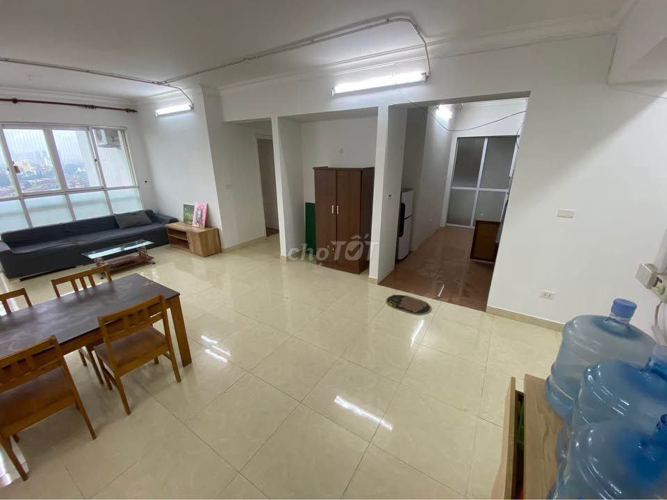 SGC Nguyễn Cửu Vân building rents two bedrooms, furniture costs 12 million a month.