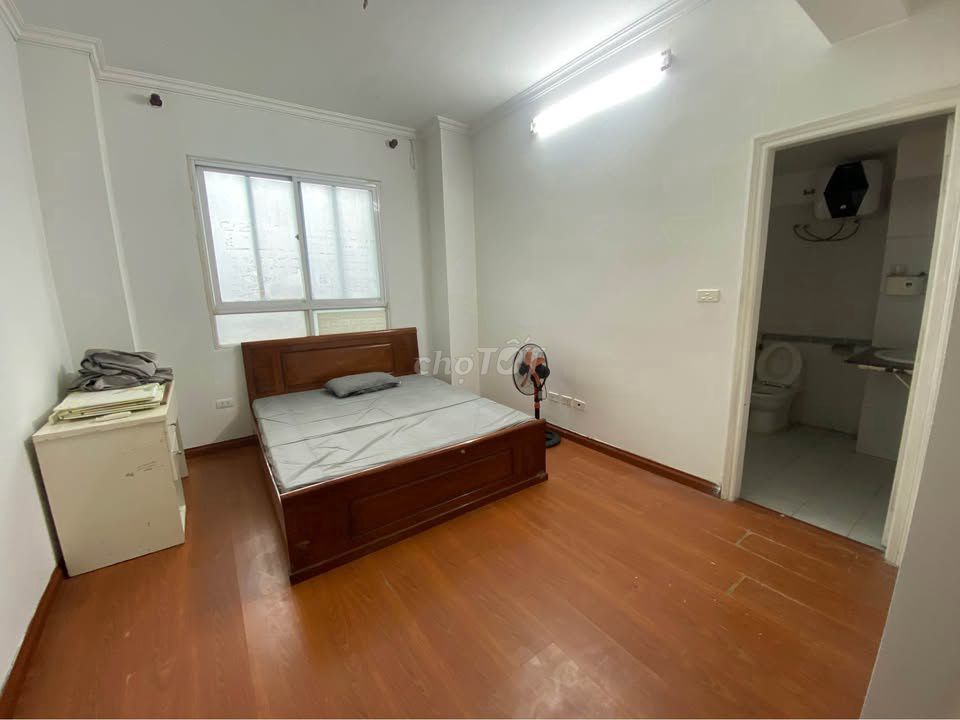 SGC Nguyễn Cửu Vân building rents two bedrooms, furniture costs 12 million a month.