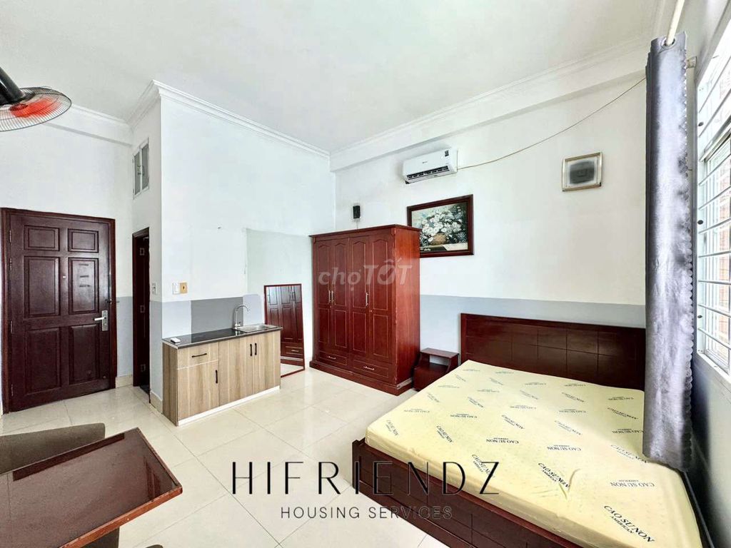 Small apartment, peaceful, effective, full window interior