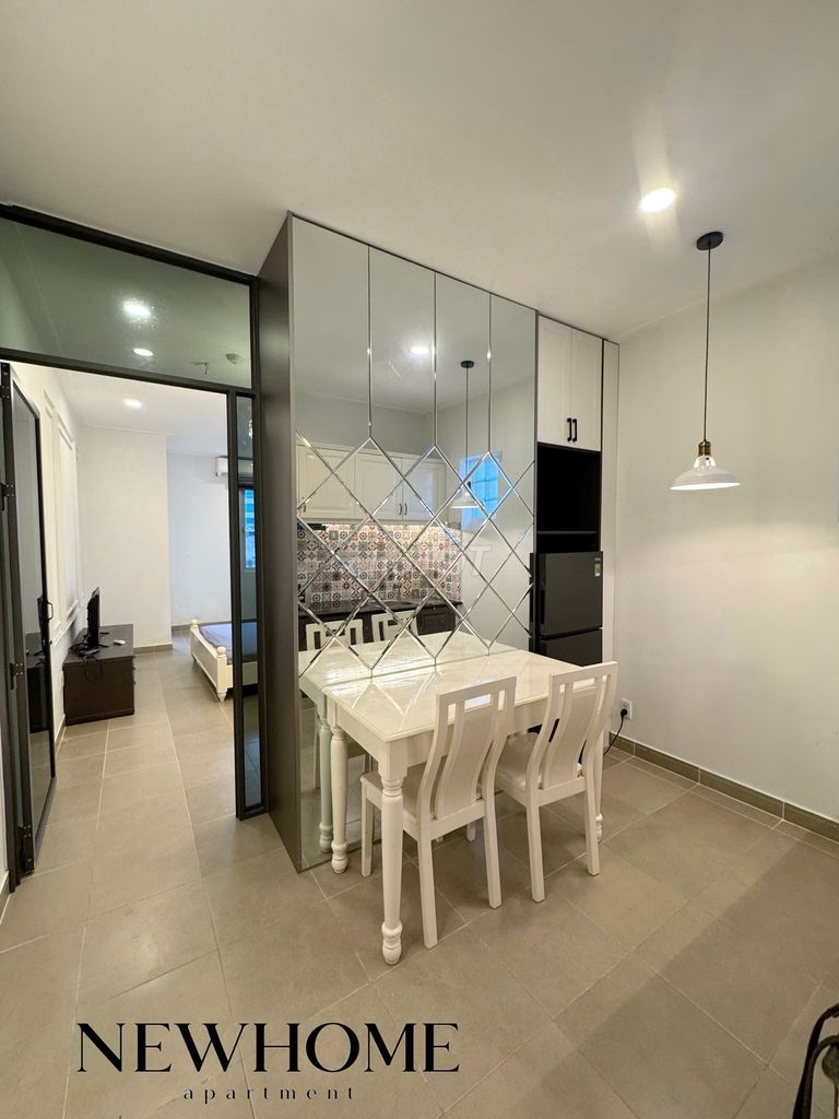 Room one, bedroom one. You're renting full furniture B.Mgr elevator.