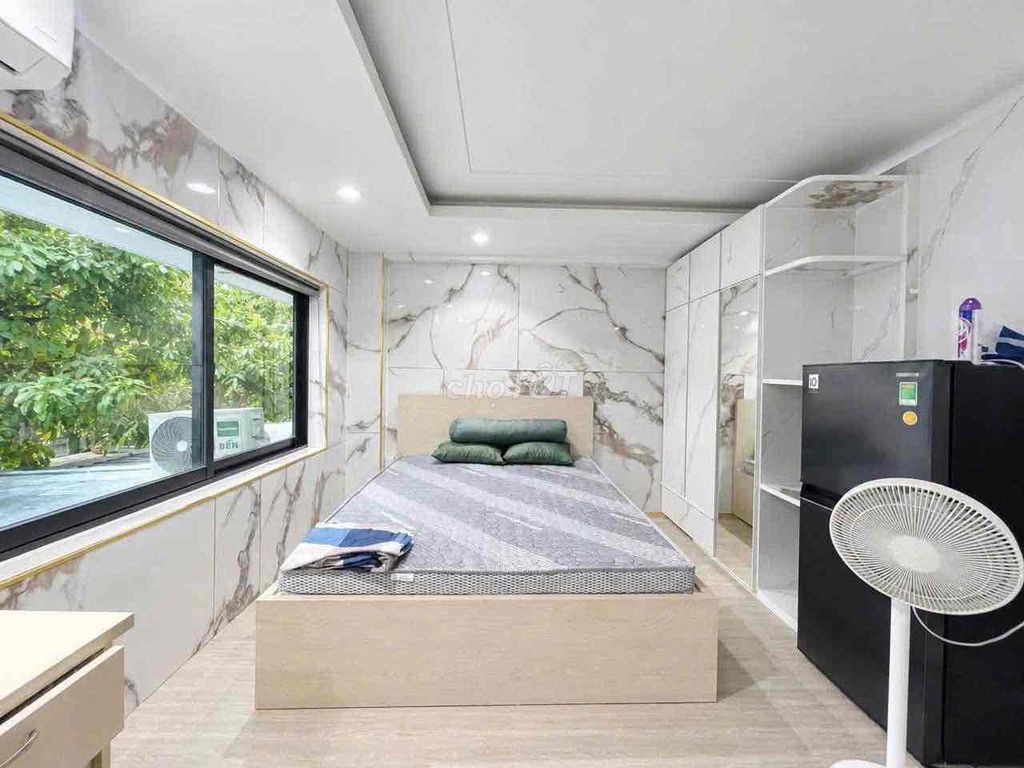 Room service right in the New York Market, Li Lithagen Eight, the New Tsim Fathers.