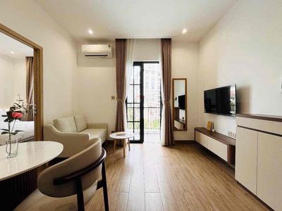 Get Anouk an O.Z.z.0 bedroom near the monastery.