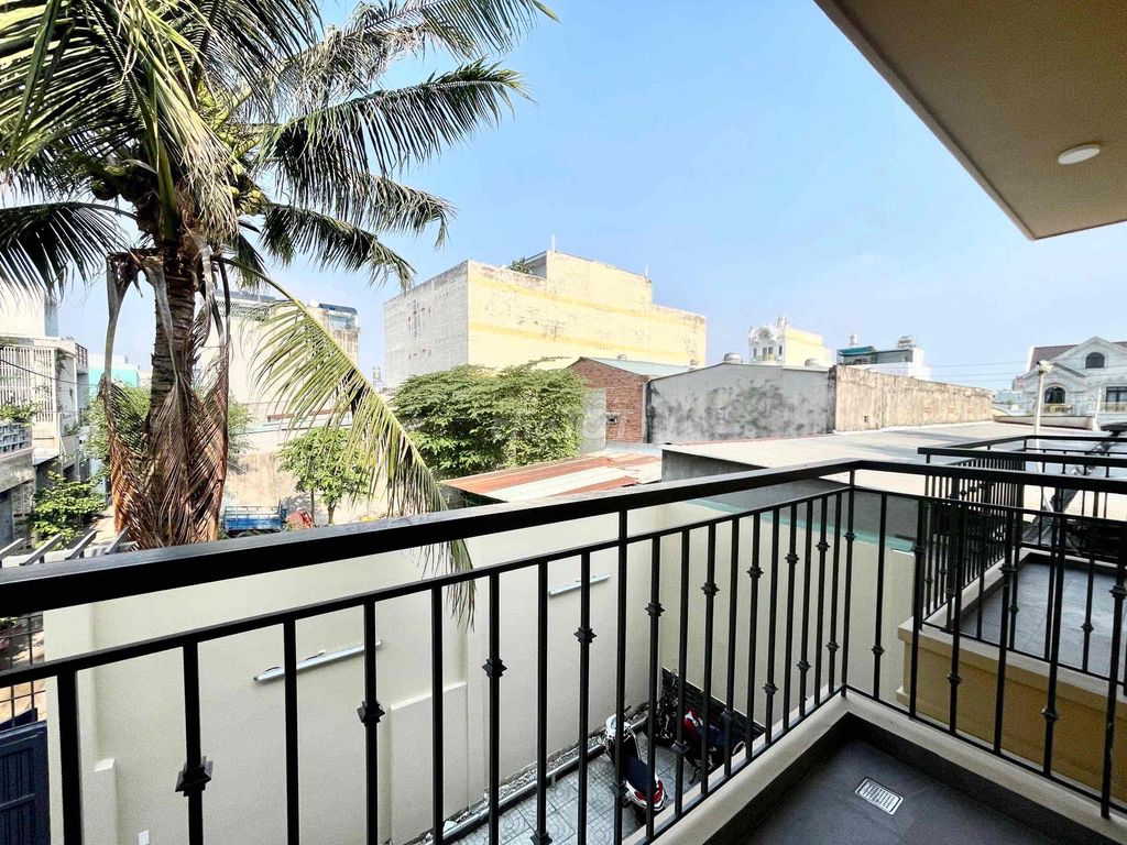 The public balcony studio is 30 M2 large in Lũy Bán Bích.