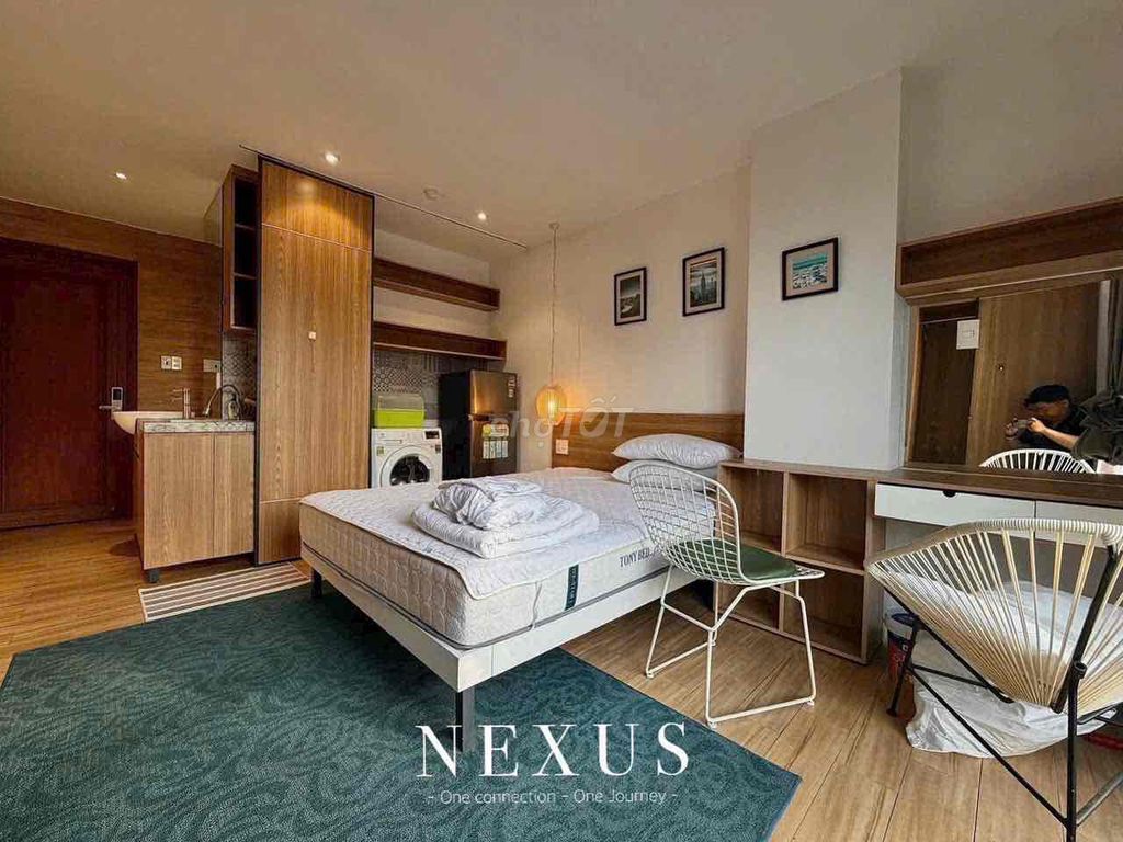 Rent a studio room. A balcony bedroom. Full interior.