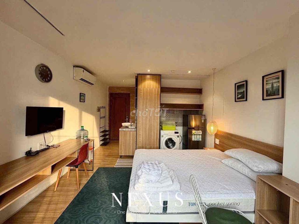 Rent a studio room. A balcony bedroom. Full interior.