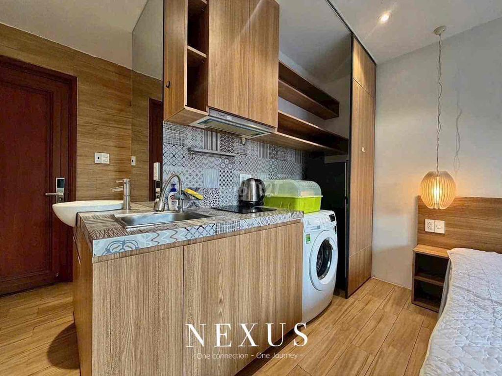 Rent a studio room. A balcony bedroom. Full interior.