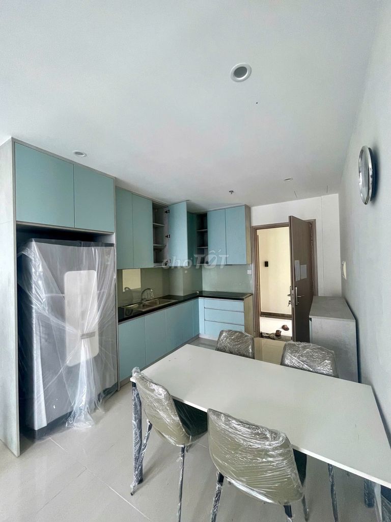 Rent the apartment. Two bedrooms. Three Vinhomes Grand Park bedrooms. Four million.