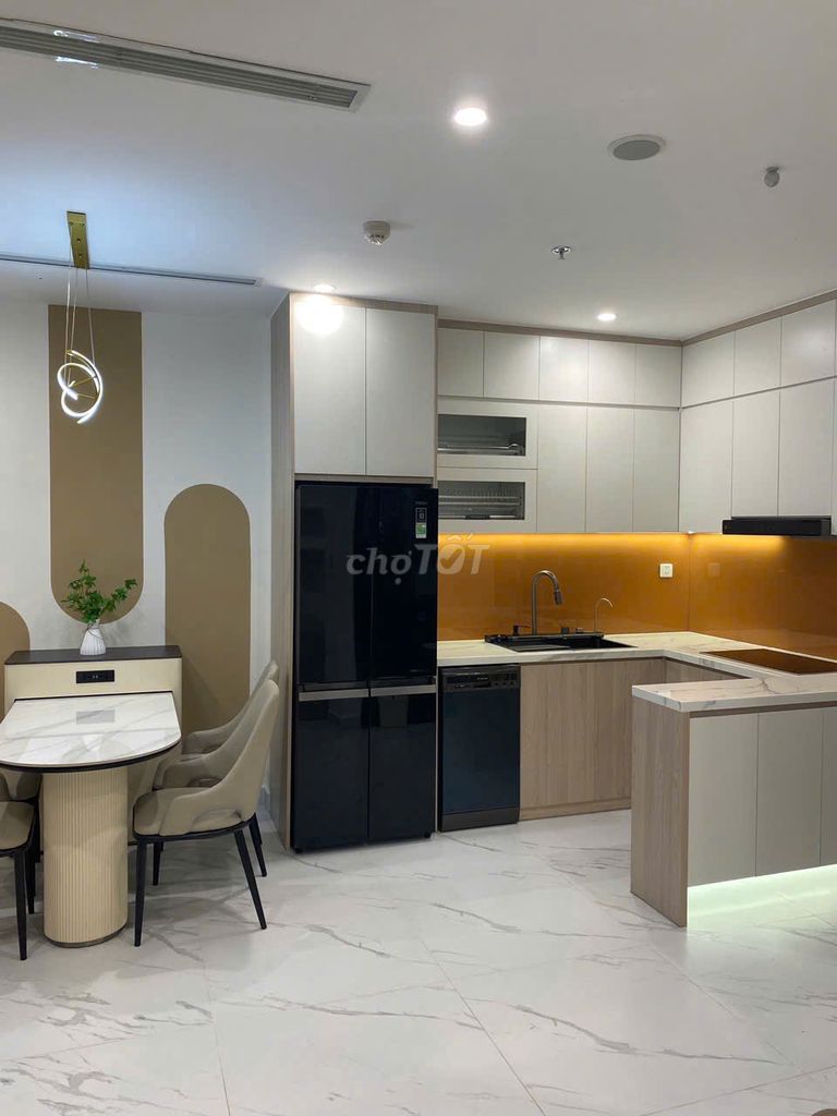 Rent the apartment. Two bedrooms. Three Vinhomes Grand Park bedrooms. Four million.