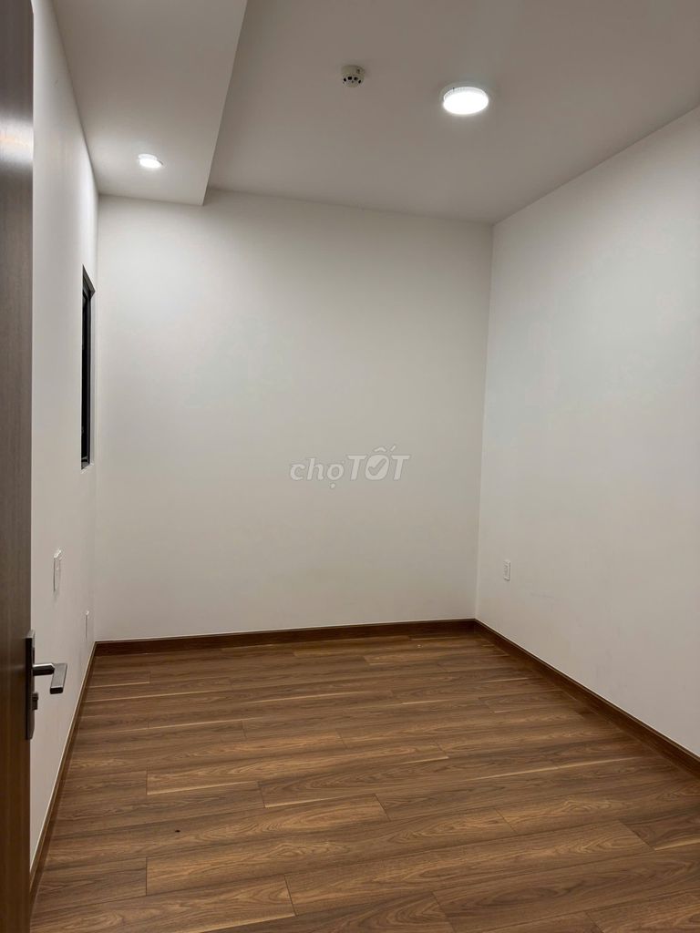 Rent out District 7 Riverside Đào Trí, 2 bedrooms 2 of the toilets full of ntcbs only 10.5 million.
