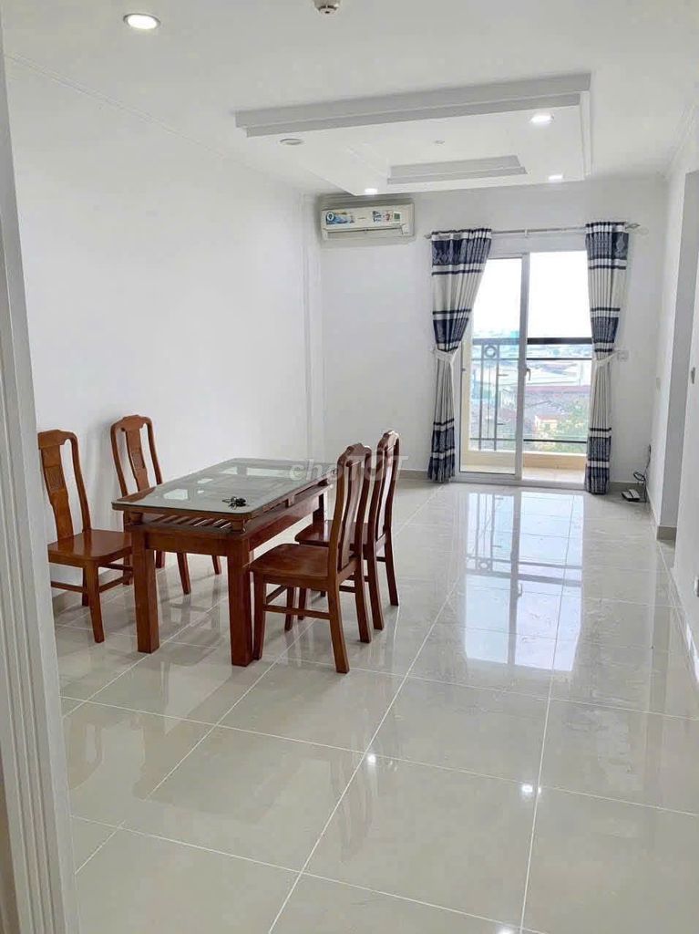 Seven-Aventure Civilization, District 12: 65 meters two, two bedrooms, 6.5 million, ntcb, one month deposit.