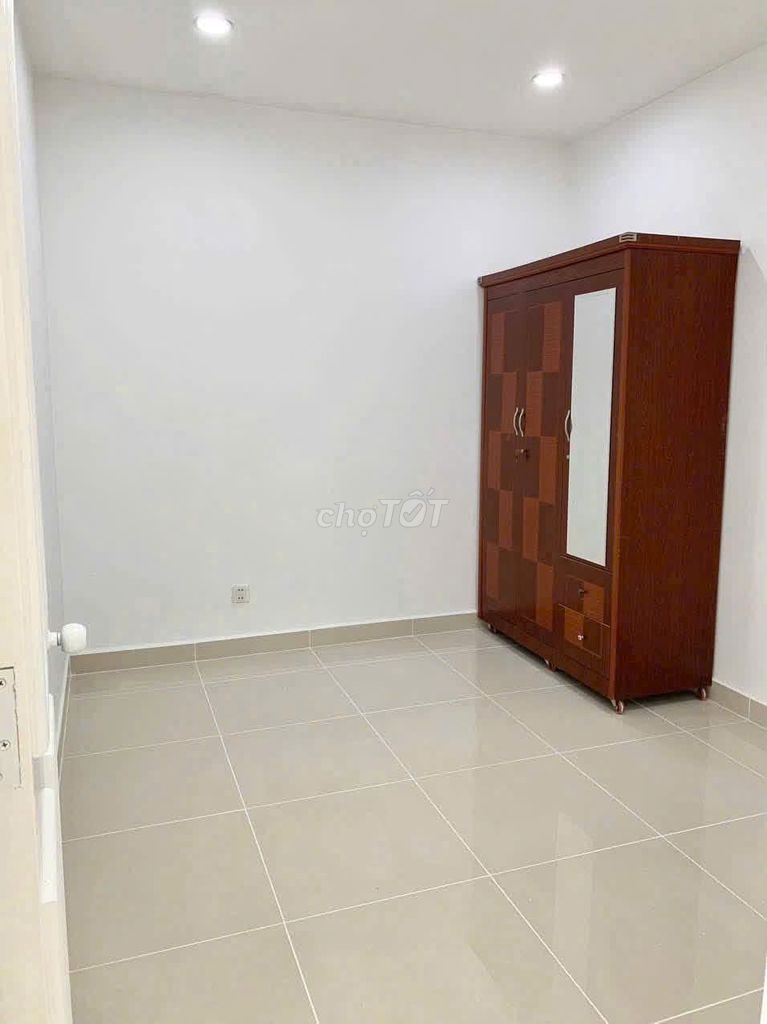 Seven-Aventure Civilization, District 12: 65 meters two, two bedrooms, 6.5 million, ntcb, one month deposit.